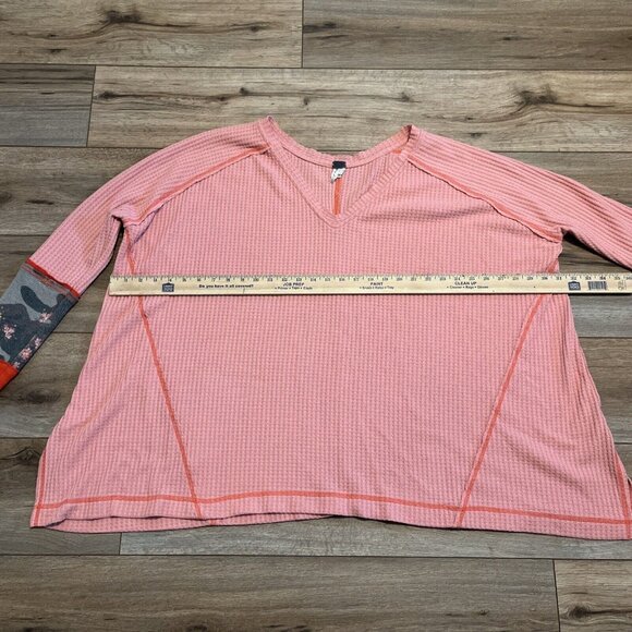 Women's We the Free Camo Cuff Waffle Knit Top SZ Large Thermal Oversized Pink - Picture 4 of 11